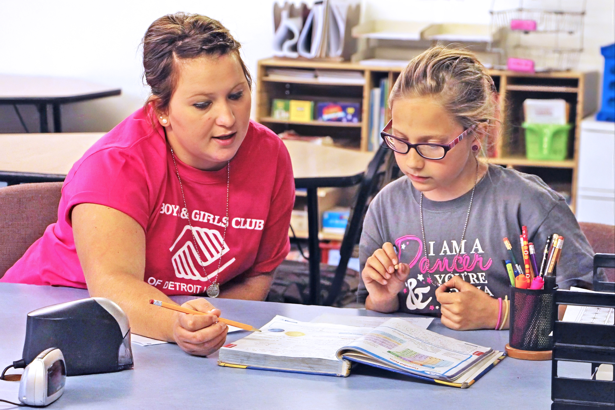 staff member helping a female member with homework