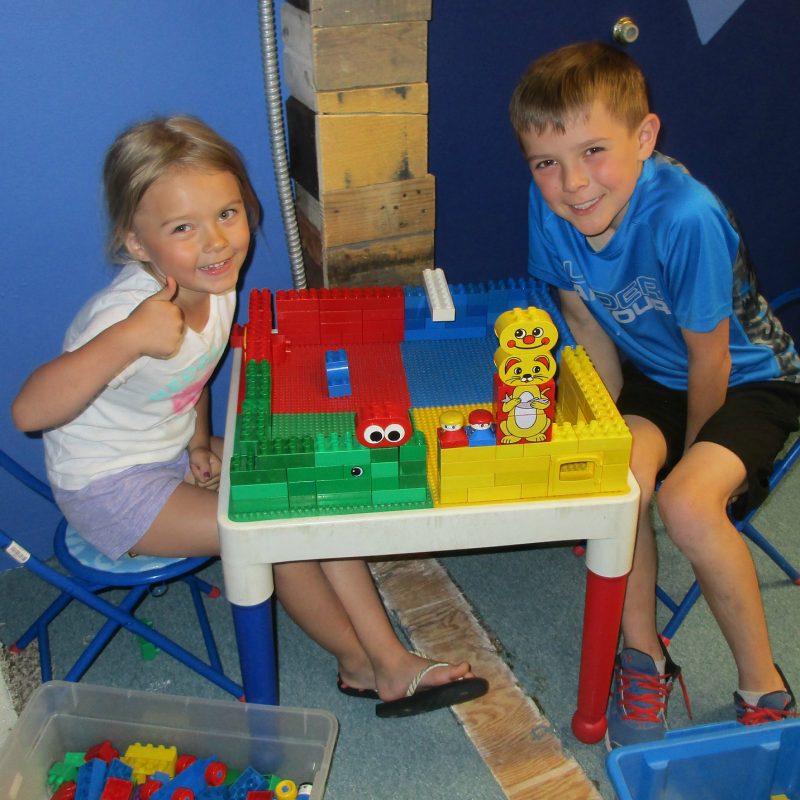 horiz-girl-boy-legos