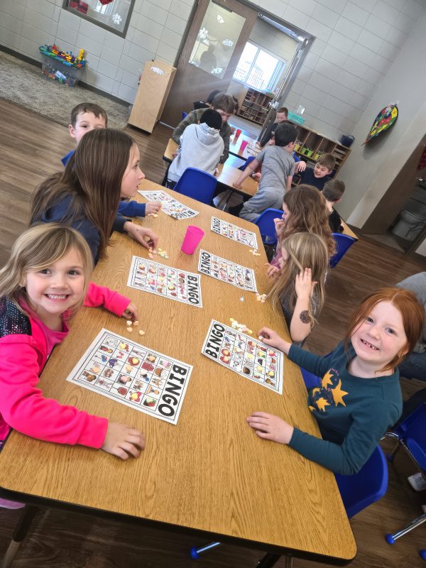 vert-girls-bingo-table